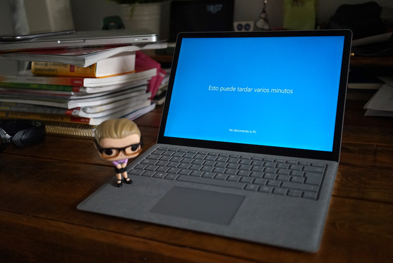Hoy, en verdades de la vida con Felicity Smoak: “Esto puede tardar varios minutos” Foto: Gizmodo